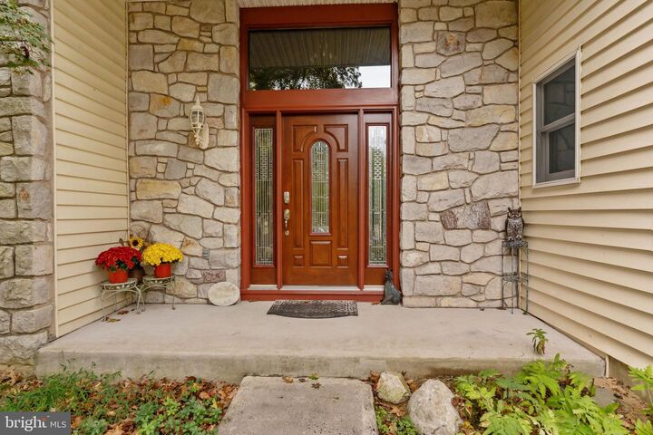 Property Photo: 905 Pebble Lane PA 18966