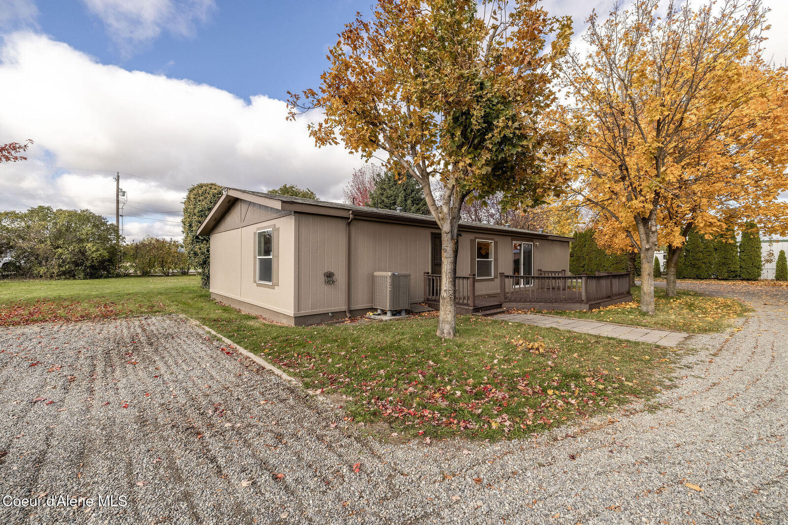 Property Photo:  992 N Stateline Rd  ID 83854