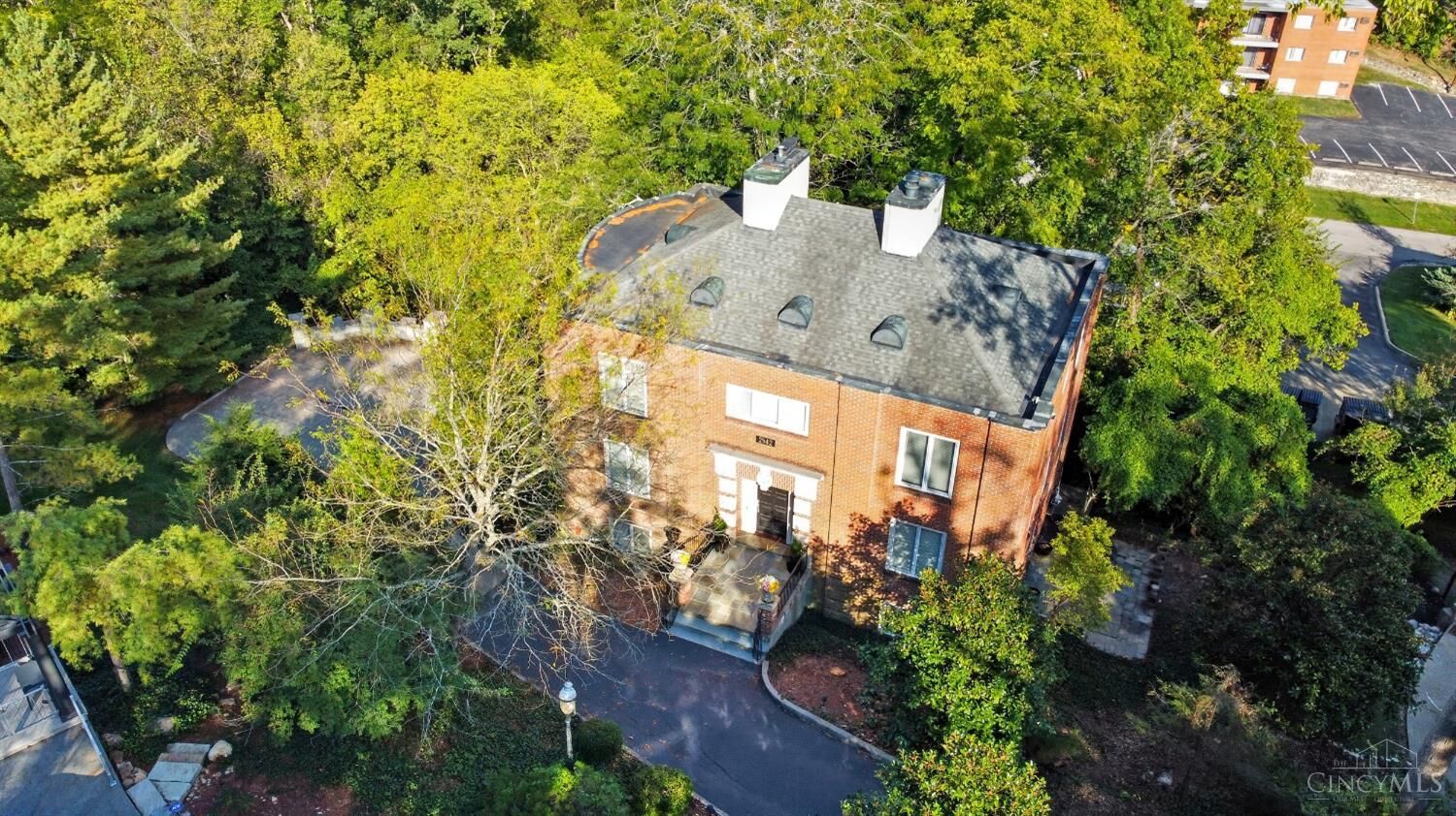 Property Photo: 2942 Lower Grandin Road OH 45208