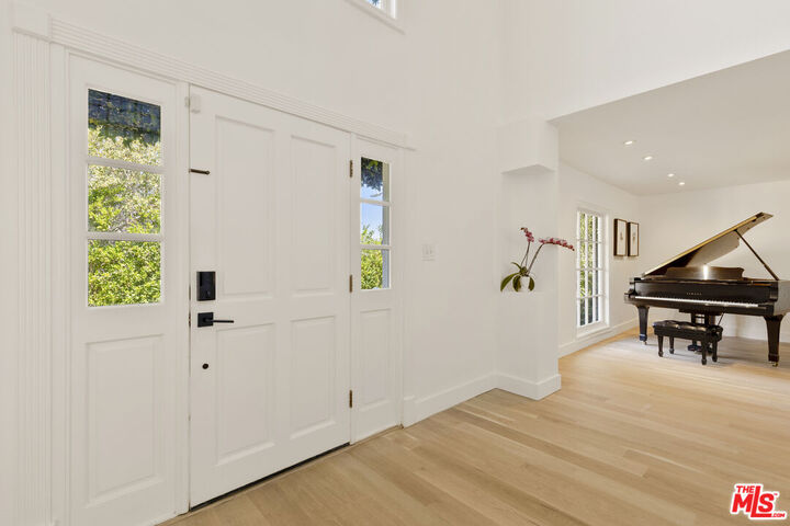 Property Photo: 5020 Bilmoor Ave CA 91356
