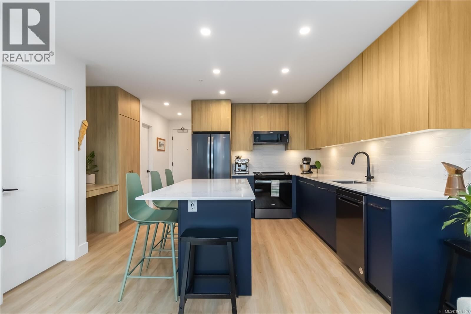 Property Photo: 920 Reunion Avenue 433 BC V9B 3Y7