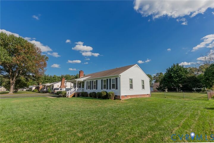 Property Photo: 8293 Oakfield Lane VA 23116