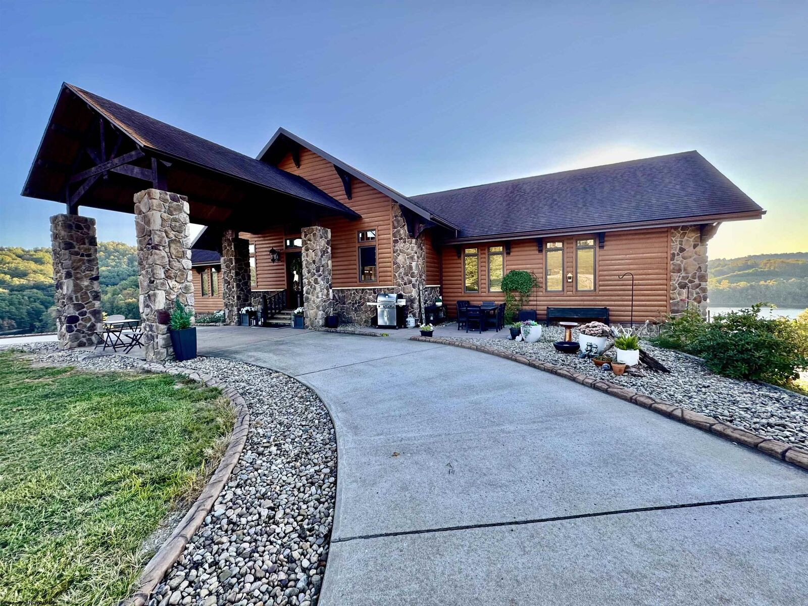 Property Photo:  850 Lakeview Drive  WV 26372 