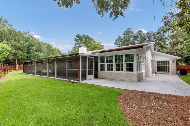Property Photo:  343 Oaklake Lane  FL 32578 