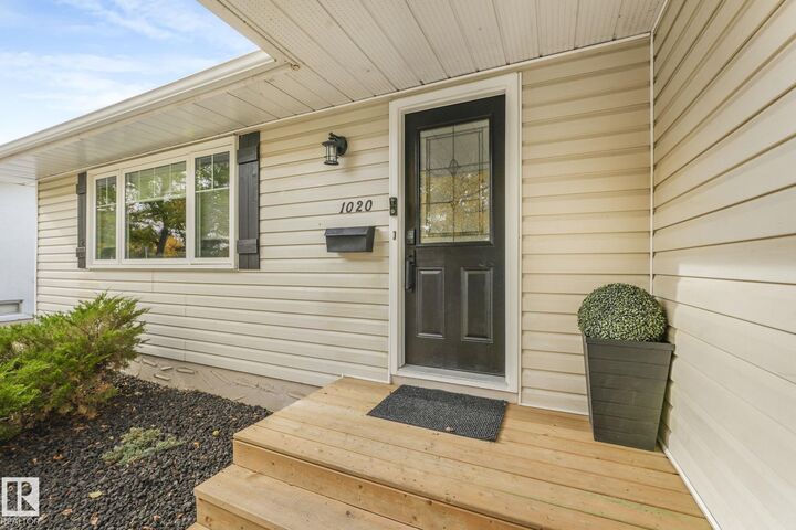 Property Photo: 1020 Mony Penny Crescent AB T8A 1C3