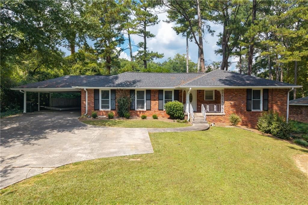 Property Photo:  520 Windsor Parkway  GA 30342 