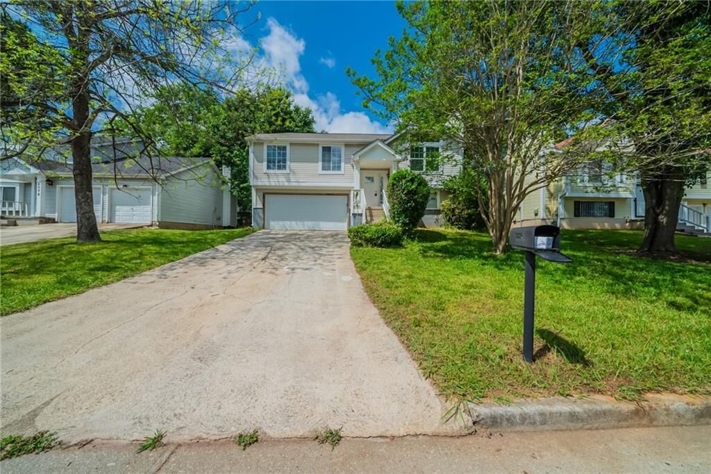 Property Photo: 6082 Raintree Bend GA 30058