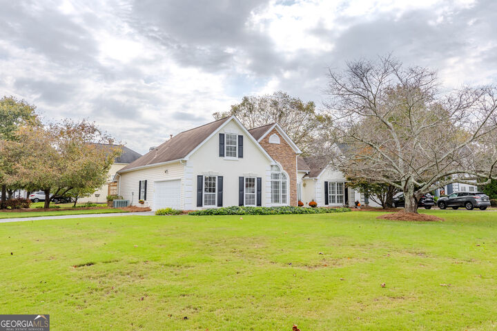Property Photo: 23 Equestrian Way NE GA 30121
