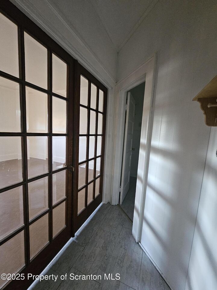 Property Photo:  423 W Lackawanna Avenue 3  PA 18447 