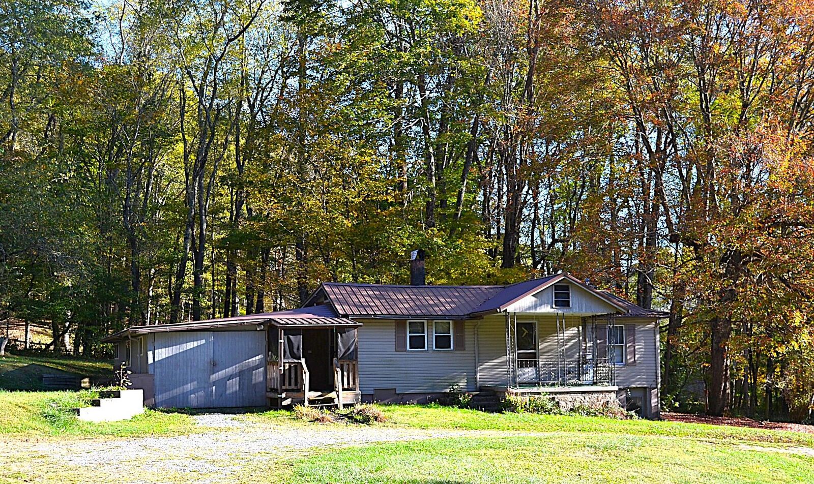 Property Photo: 7821 W Midland Trl WV 24931