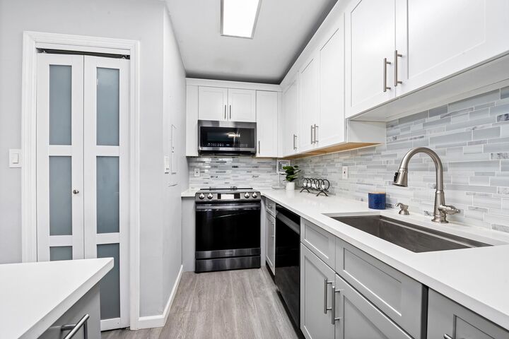 Property Photo:  300 Newark St 6K  NJ 07030 