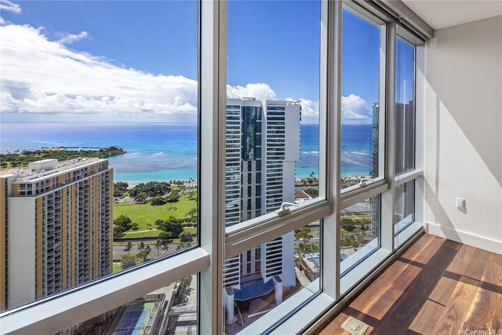 Property Photo: 1189 Waimanu Street 4002 HI 96814
