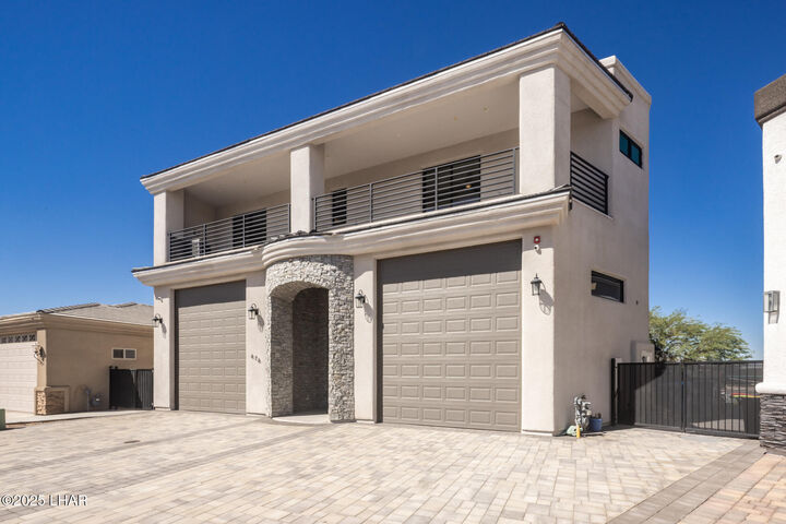 Property Photo: 676 Grand Island Cir AZ 86403