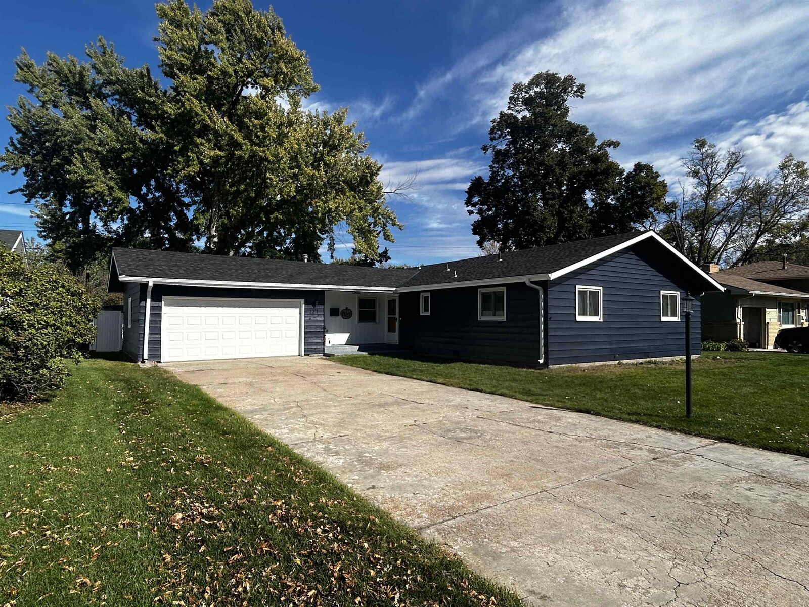 Property Photo: 2211 W E NE 69101