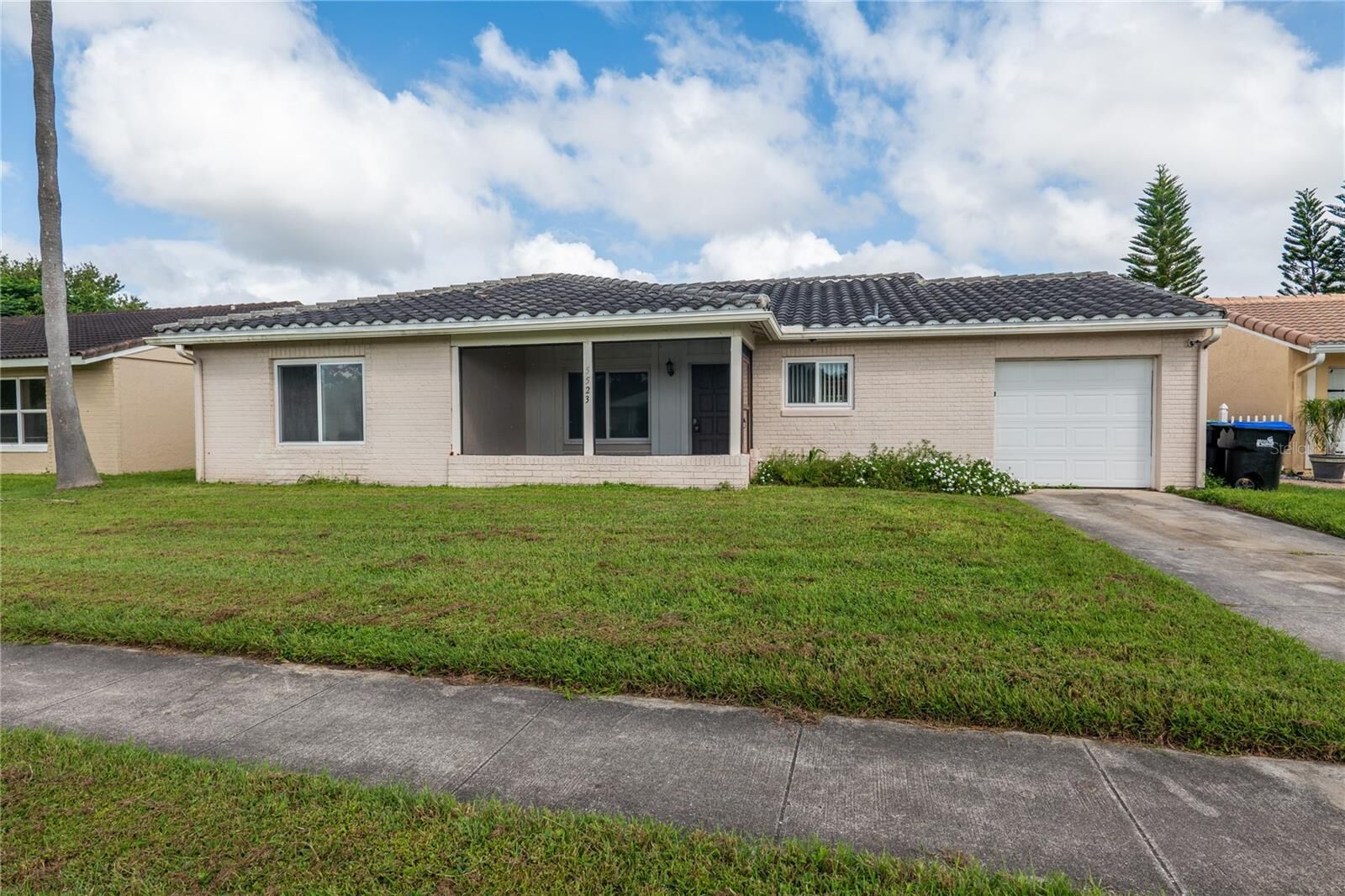 Property Photo: 5523 Westbrook Drive FL 32821
