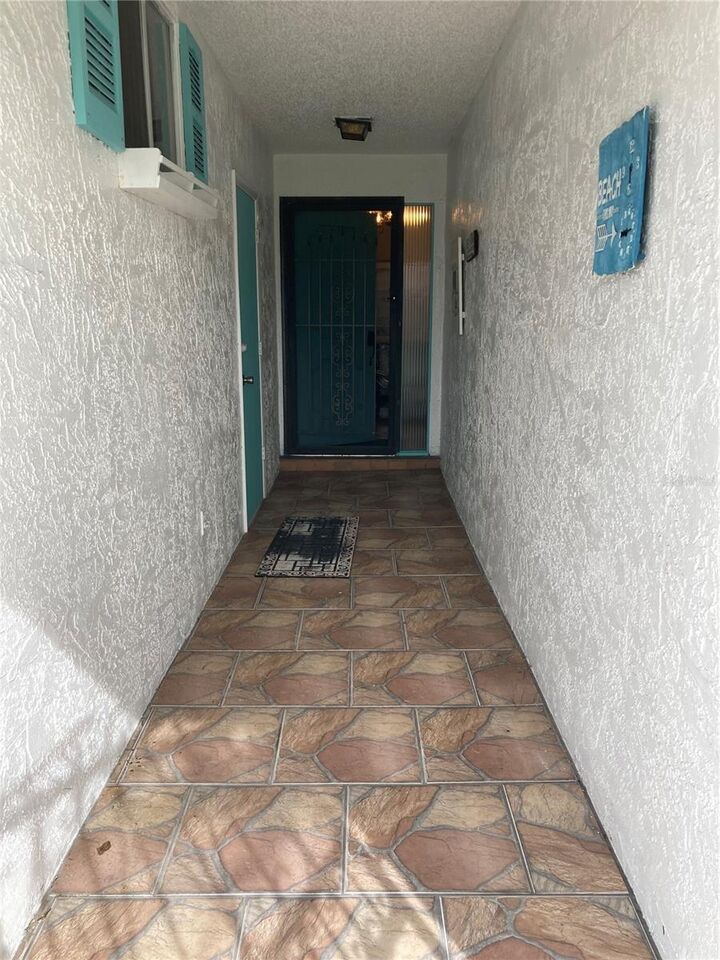 Property Photo: 7302 9th Avenue W FL 34209