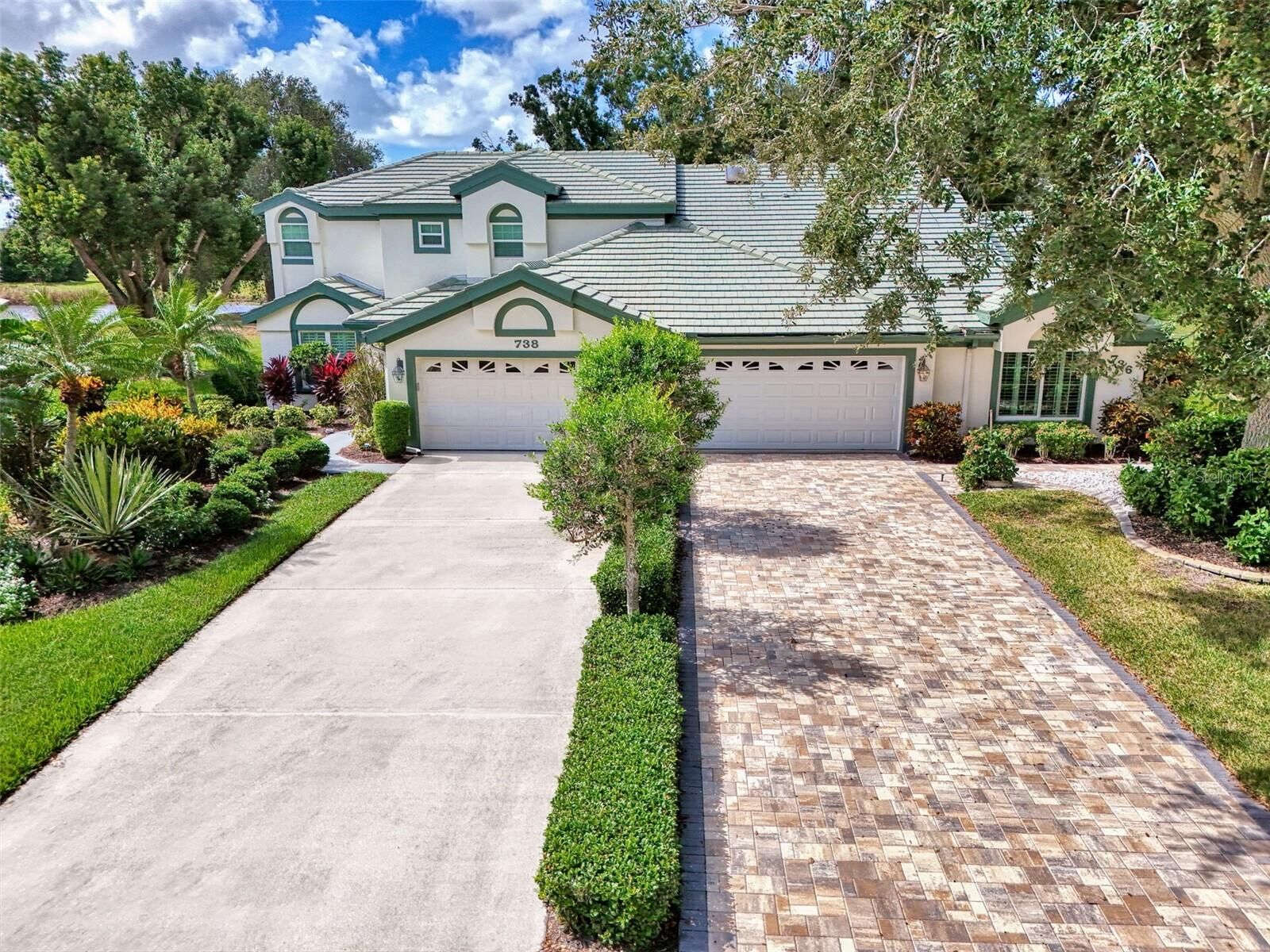 Property Photo: 736 Connemara Court FL 34292