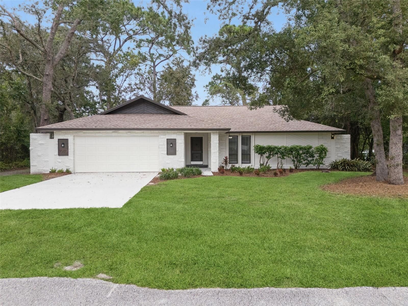 Property Photo: 1030 Alberta Street FL 32750