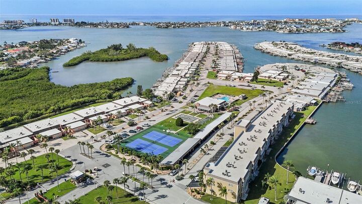 Property Photo:  325 Boca Ciega Point Boulevard  FL 33708 