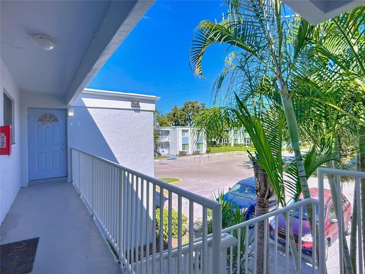 Property Photo: 5310 26th Street W 306 FL 34207