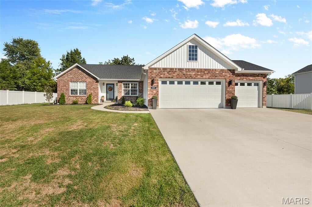 Property Photo:  405 Duffy Drive  IL 62061 