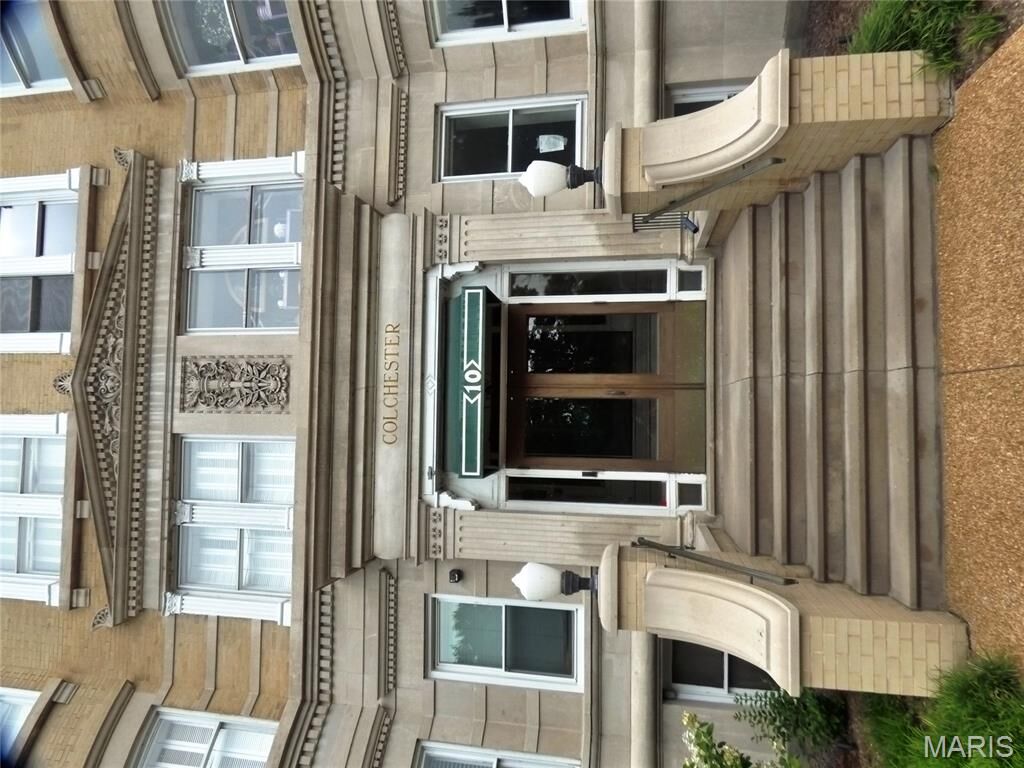 Property Photo: 10 N Kingshighway Boulevard 3cs MO 63108