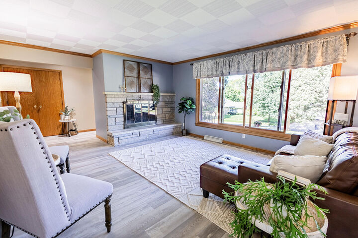 Property Photo:  1393 Harris Dr  WI 53186 