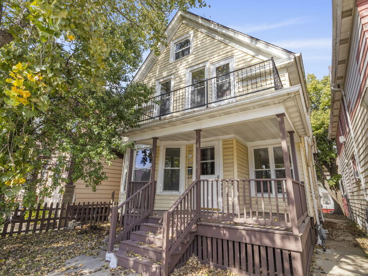 Property Photo: 2604 W Lincoln Ave WI 53215