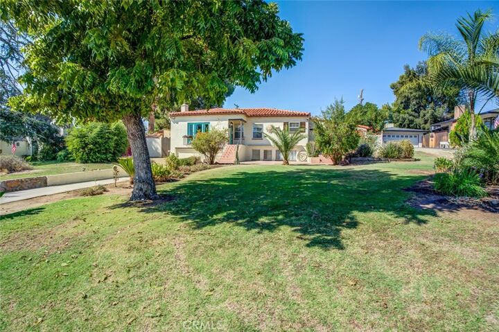 Property Photo: 2928 Elmwood Ave CA 93305