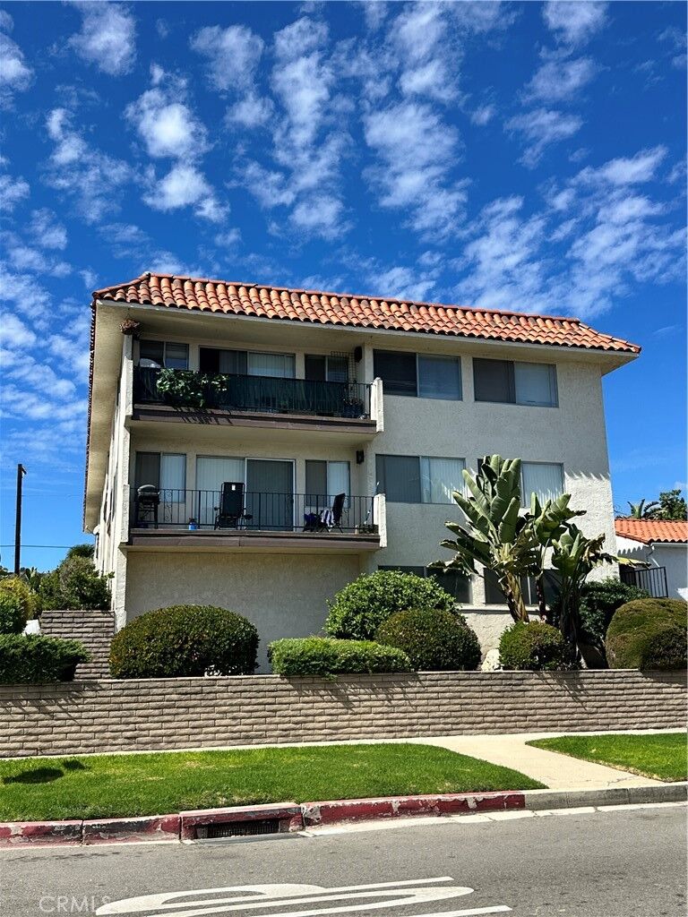 Property Photo: 1304 W 9th Street 2 CA 90732