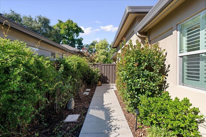 Property Photo: 341 Fairgate Road CA 95825