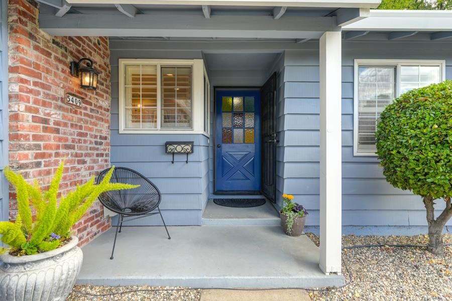 Property Photo: 5409 Fort Sutter Way CA 95841