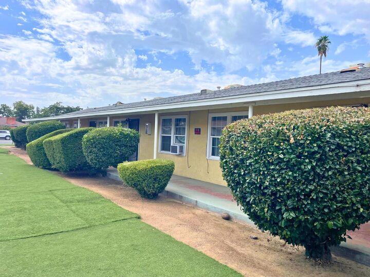 Property Photo:  3331 E Clinton Avenue  CA 93703 