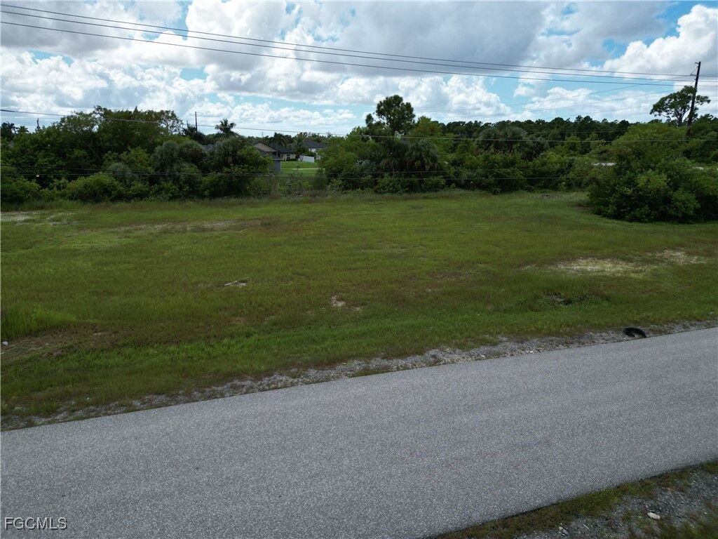 Property Photo:  818 NE 32nd Lane  FL 33909 