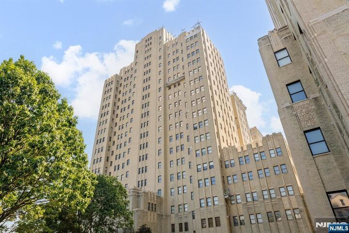 Property Photo: 4 Beacon Way 302 NJ 07304