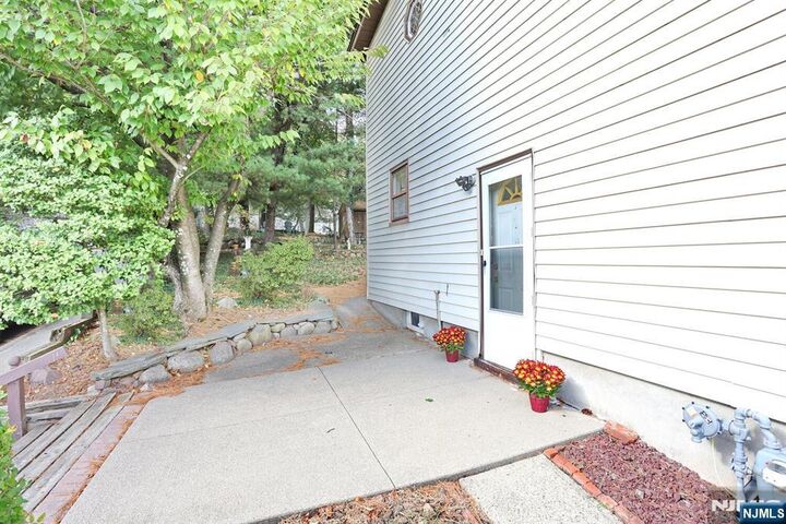 Property Photo:  51 Mountainside Terrace  NJ 07013 