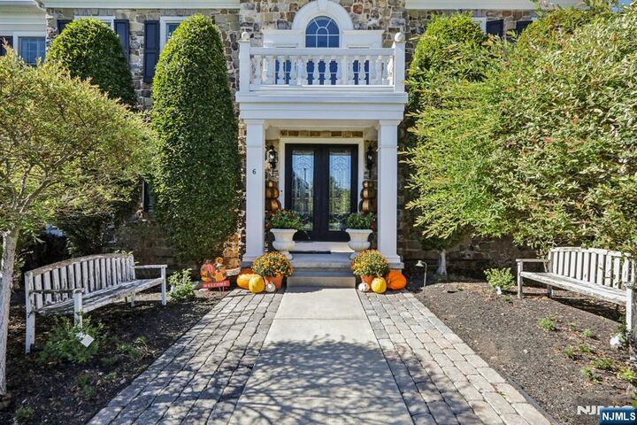 Property Photo:  6 Northwood Drive  NJ 07417 