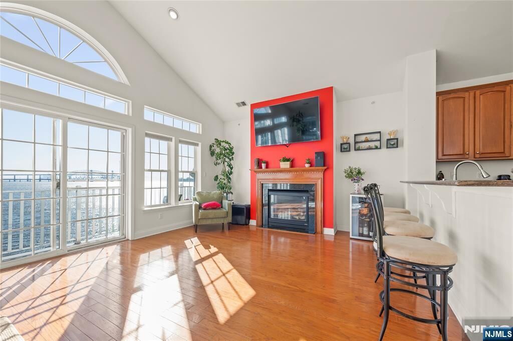 Property Photo:  36 Tottenham Court  NJ 07305 