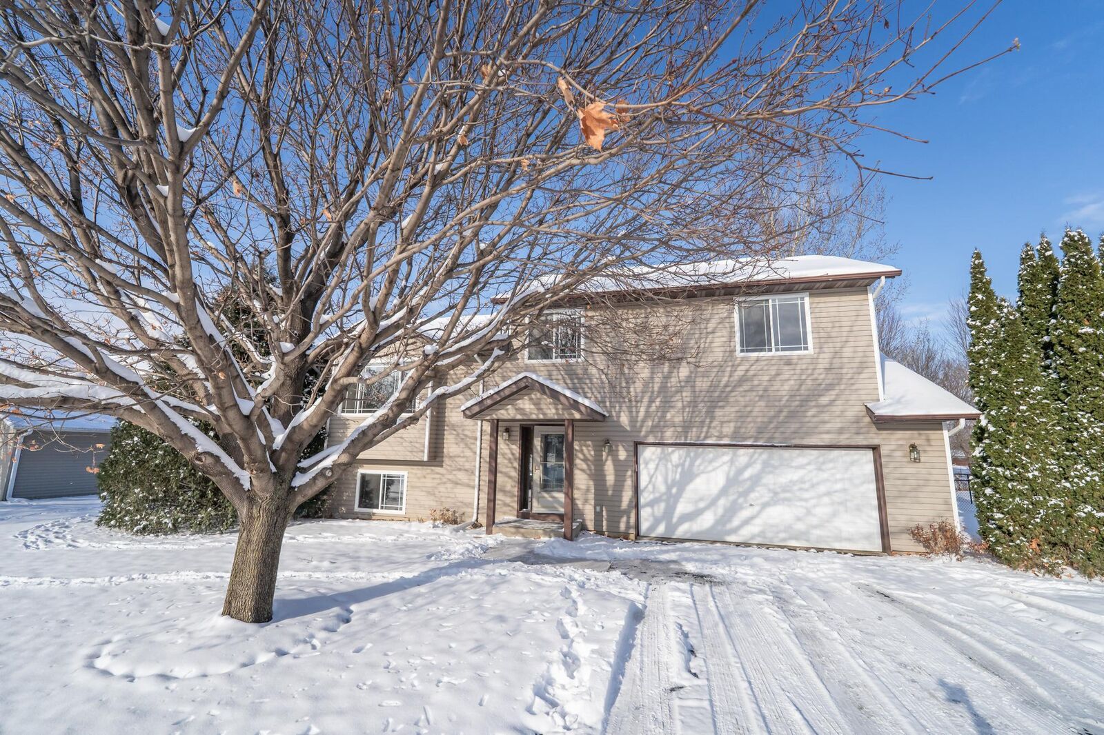 Property Photo:  1000 E Orchard Street  MN 56011 
