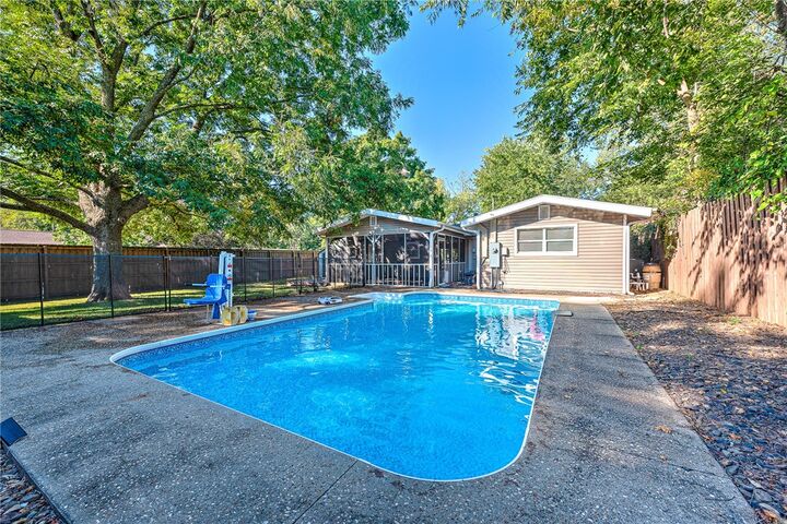 102 Nolan Avenue  Fayetteville AR 72703 photo