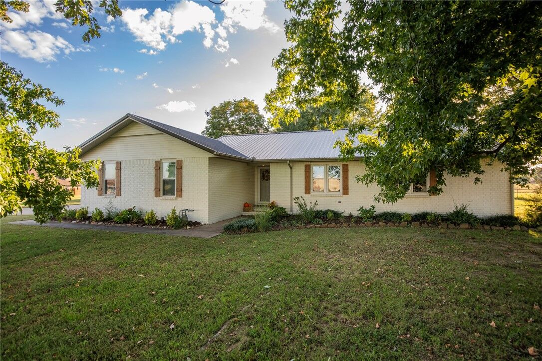 Property Photo: 611 N Old Wire Road AR 72745