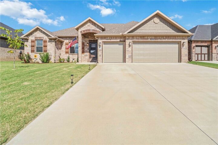 922 E Pinnacle Street  Prairie Grove AR 72753 photo