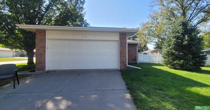 Property Photo: 120 S Florida Avenue NE 68467