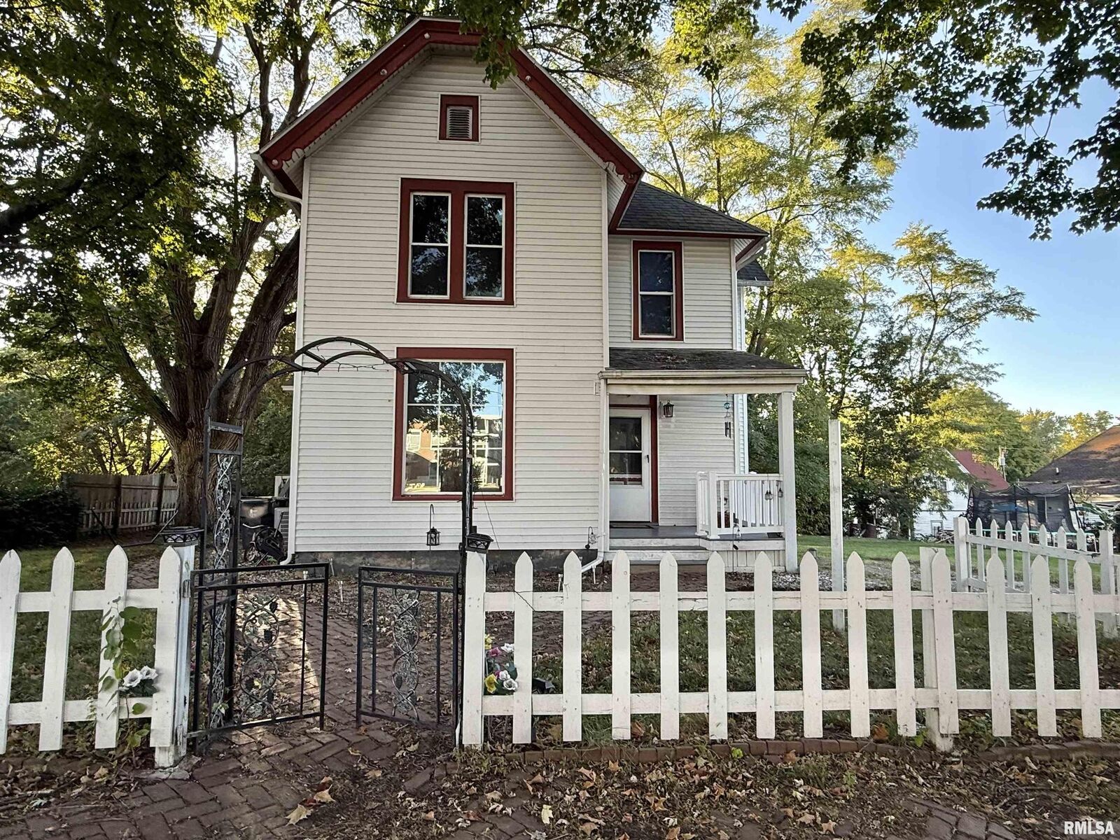 Property Photo: 30 S Avenue B IL 61520