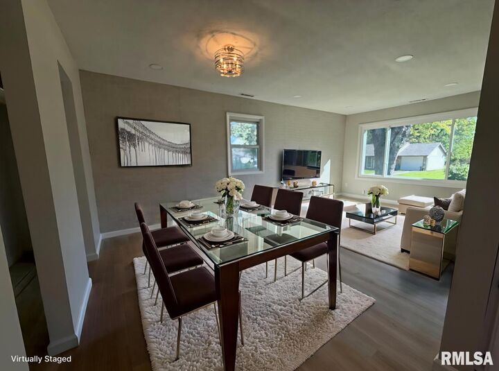 Property Photo:  1350 Sebring Way  IL 62901