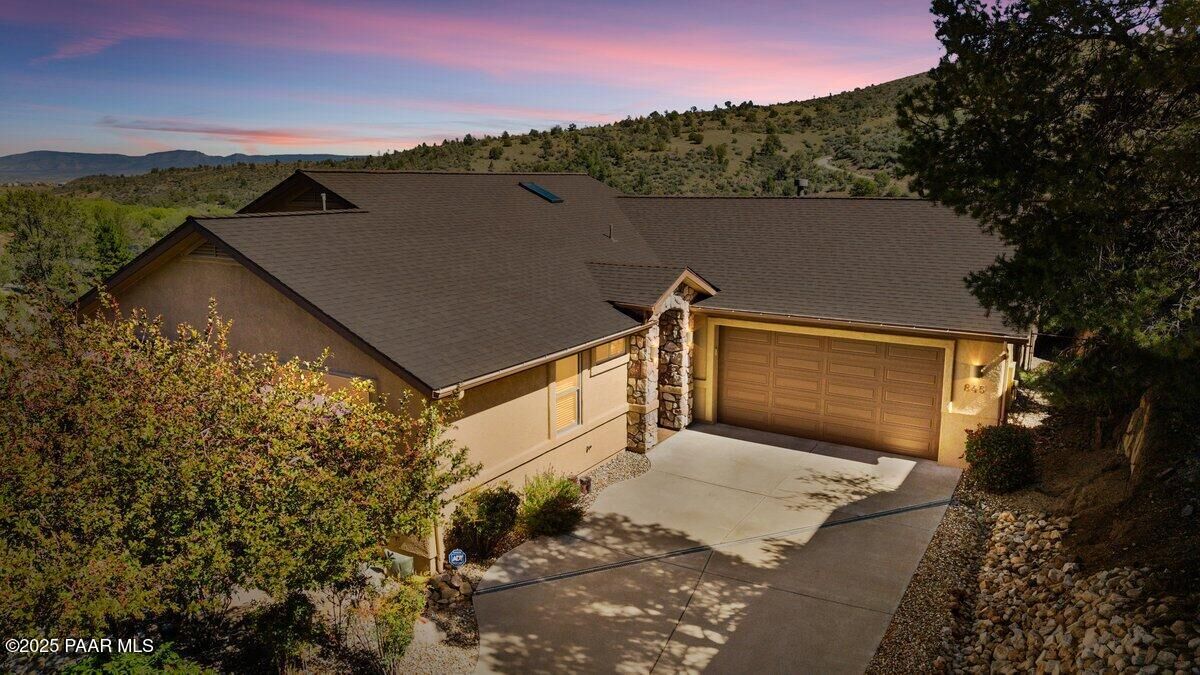 Property Photo: 845 N Peak View Way AZ 86303