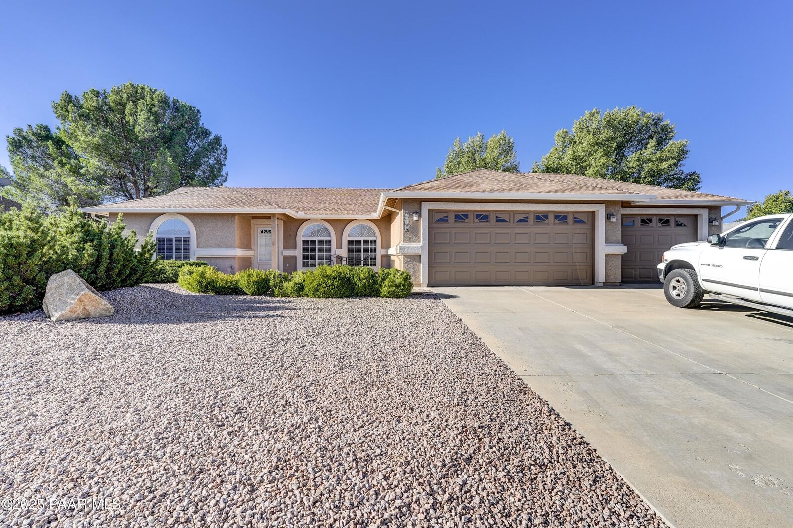 Property Photo: 7115 E Horizon Way AZ 86315