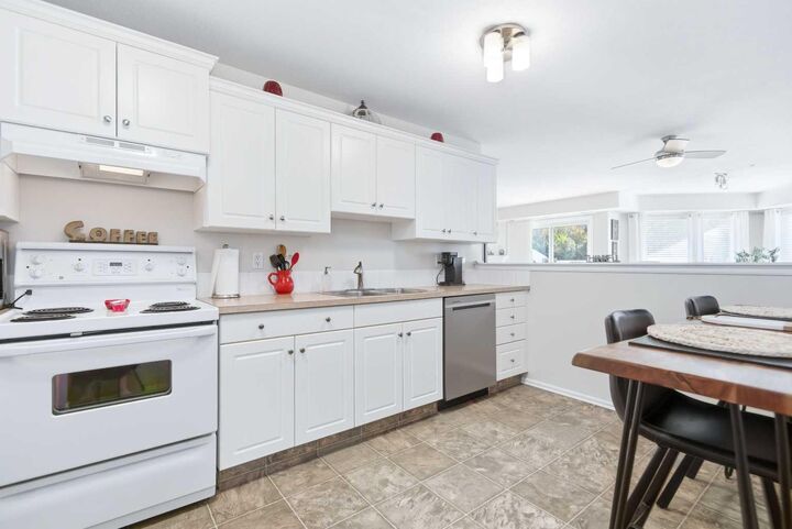 Property Photo: 6118 53 Avenue 111 AB T4N 6P7