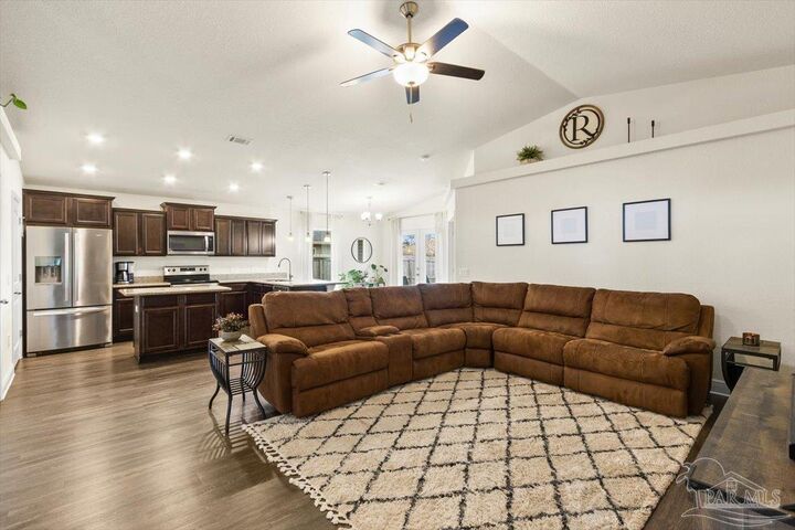 Property Photo:  6318 Red Pepper Dr  FL 32563 