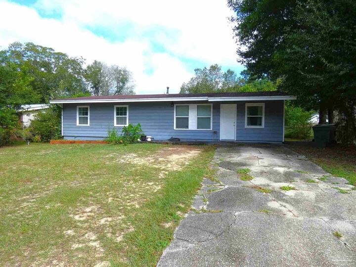 Property Photo: 7704 W Gadsden St FL 32506